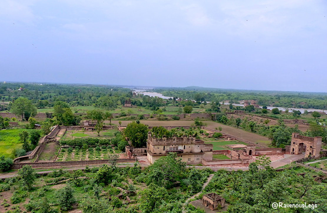 Phool Bagh & Dinman Hardaul Palace in Orchha Fort Complex