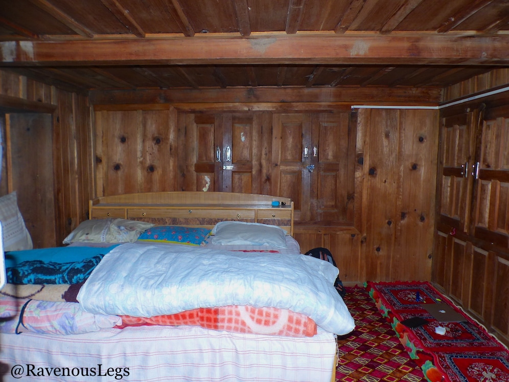 Bedroom in Traditional Himachali house in Tirthan Valley