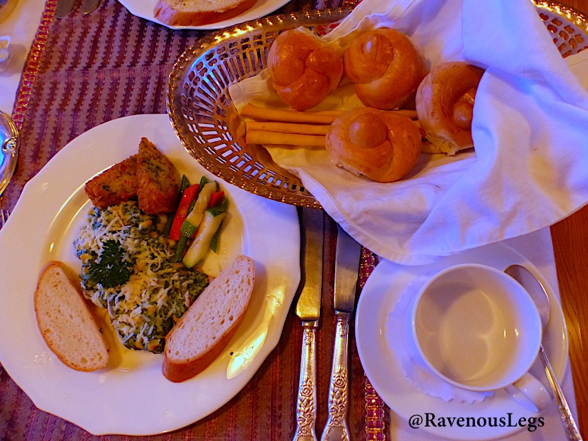 ​​Continental Food in the Golden Chariot Luxury Train