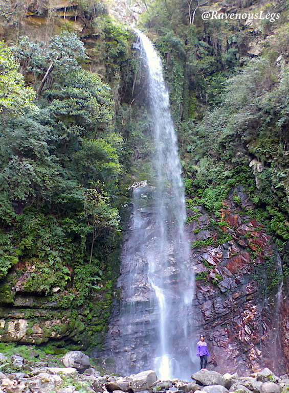 Hike to Chhoie waterfall in Tirthan Valley, Himachal Pradesh